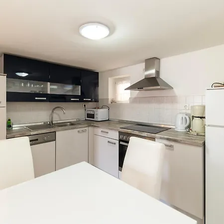 House Tanja By Belmont Realty *